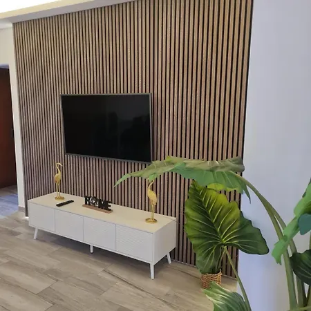 Modern 2br - Pool - Garage - *
