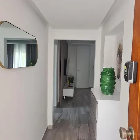 Apartment Modern 2br - Pool - Garage -